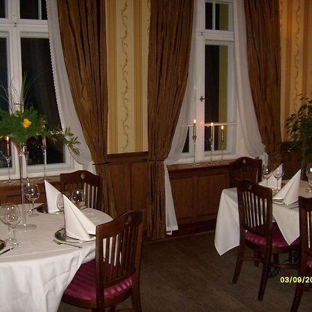 Pensjonat - Restauracja Żółty Domek Szczecinek Exterior foto