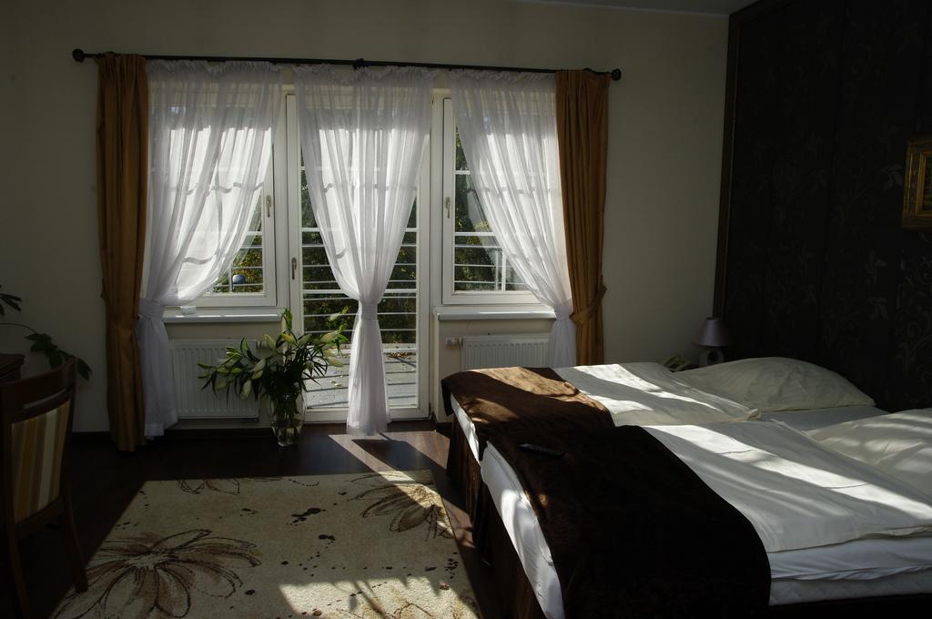 Pensjonat - Restauracja Żółty Domek Szczecinek Habitación foto