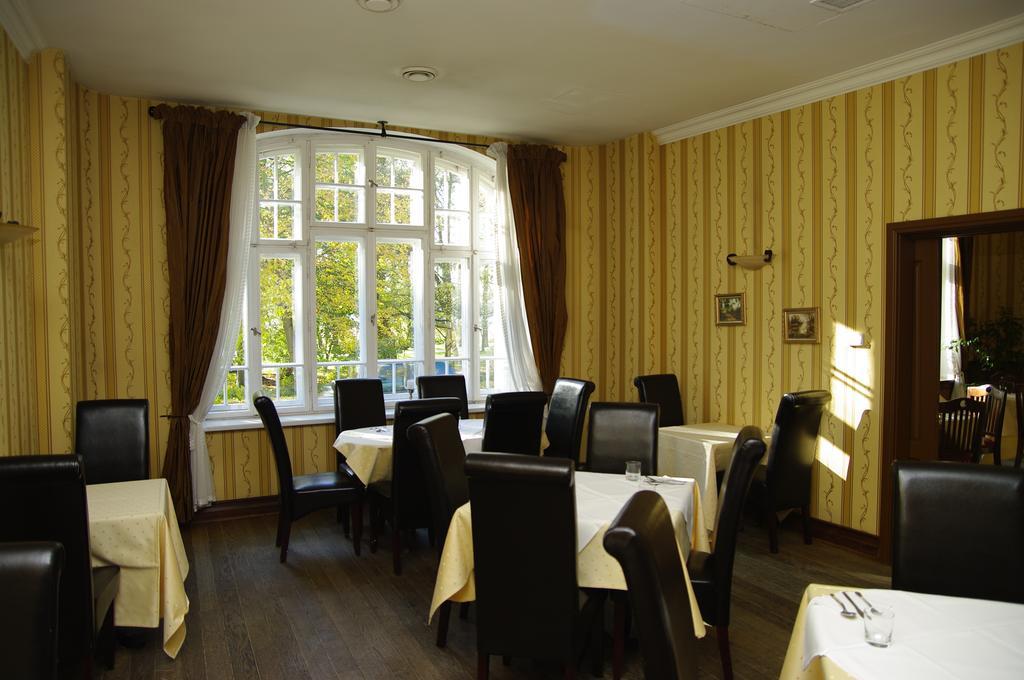 Pensjonat - Restauracja Żółty Domek Szczecinek Exterior foto